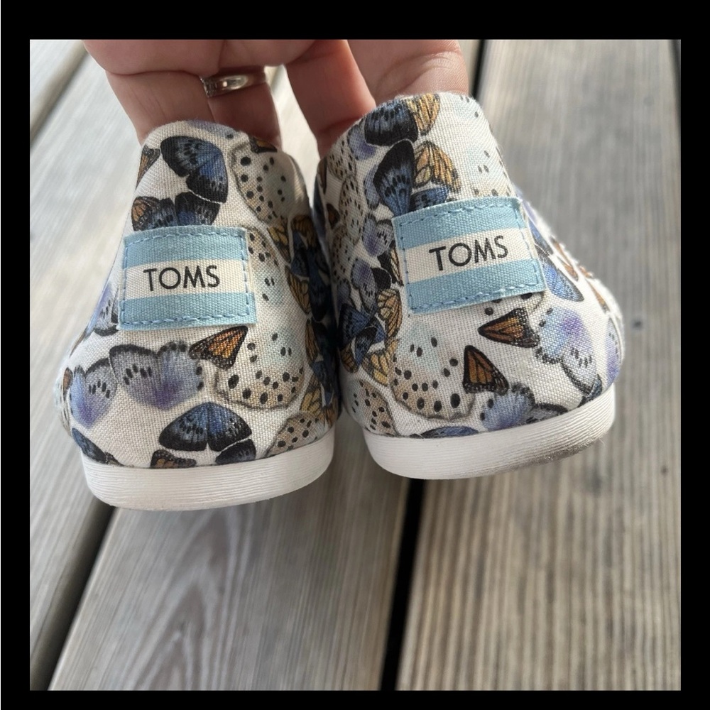 Toms Women 11 Slip-on White Canvas Butterfly Print Comfort Flats Lightweight EUC - Picture 9 of 11